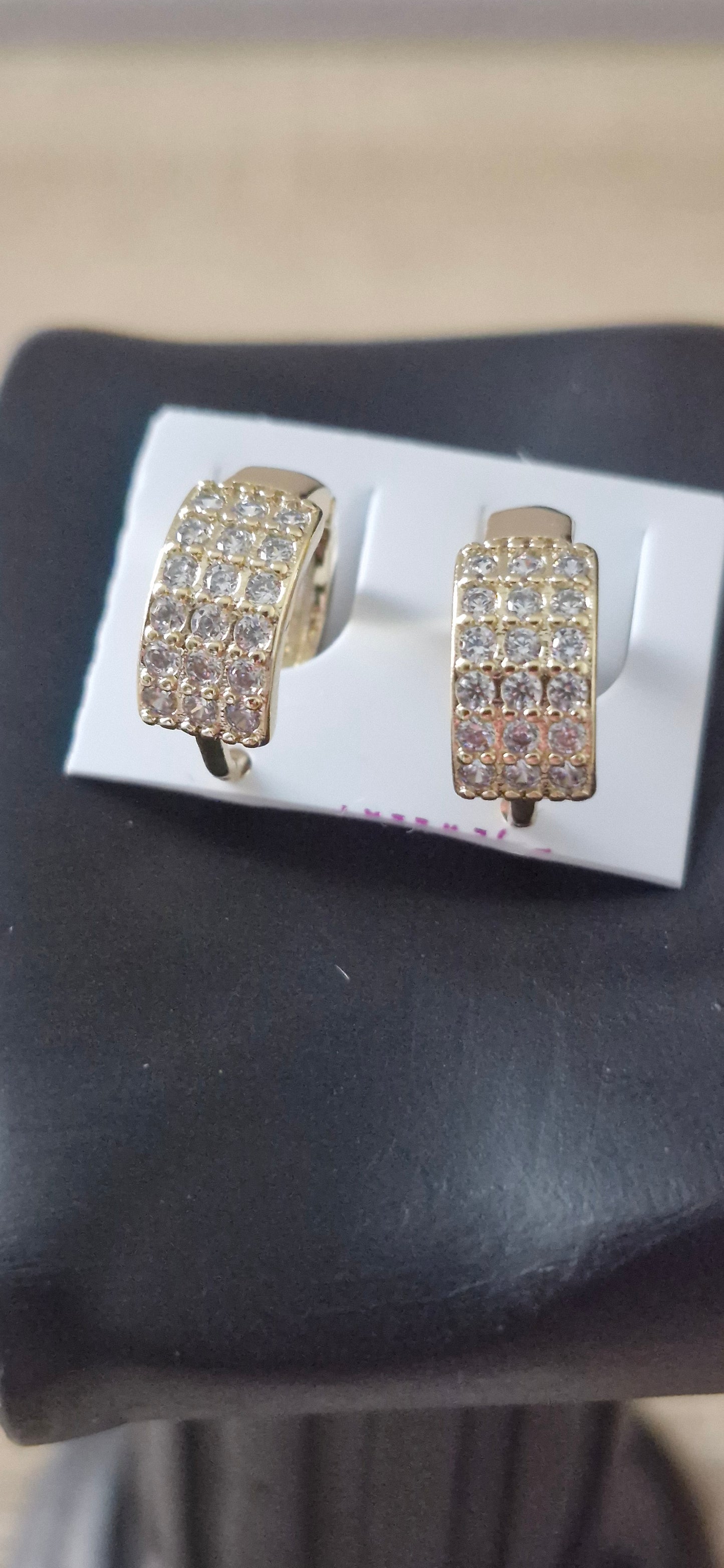 Aretes huggies con circonias
