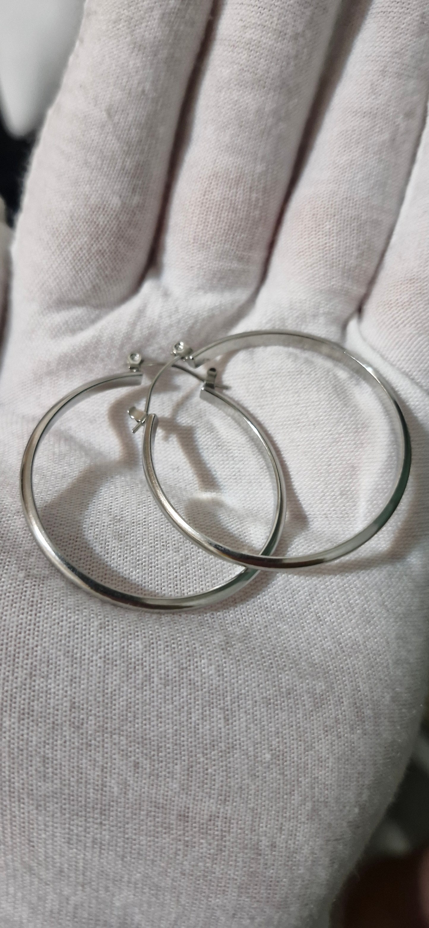 Aretes aro grande baño oro blanco
