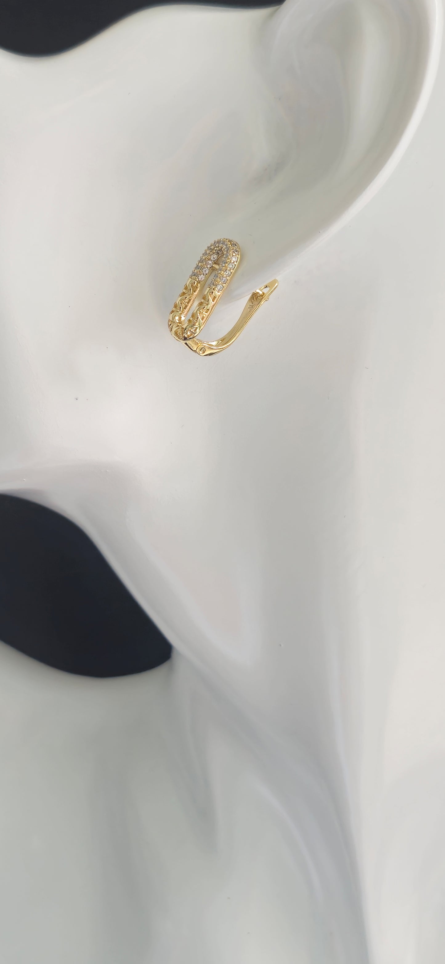 Aretes ovalados con circonias