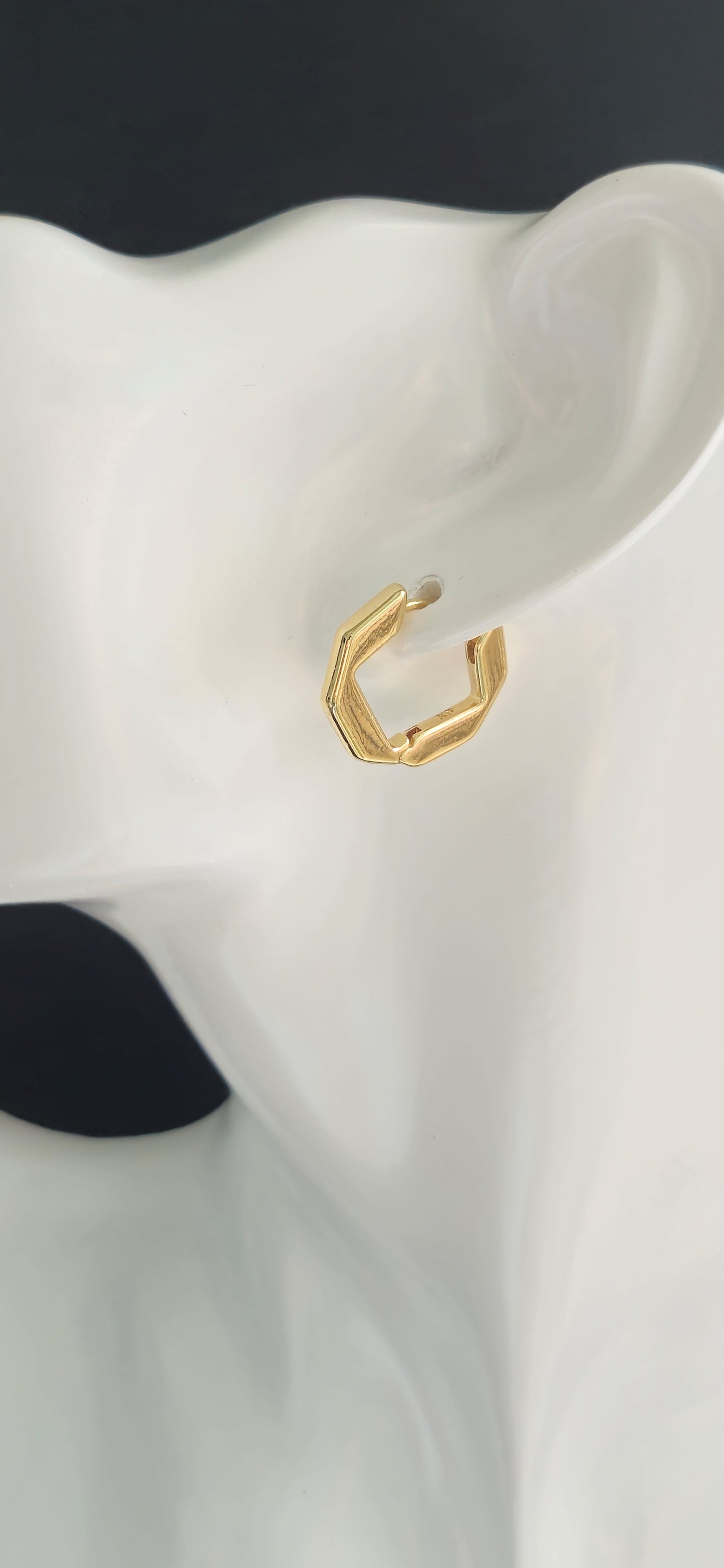 Arete Aro octagono con baño de oro