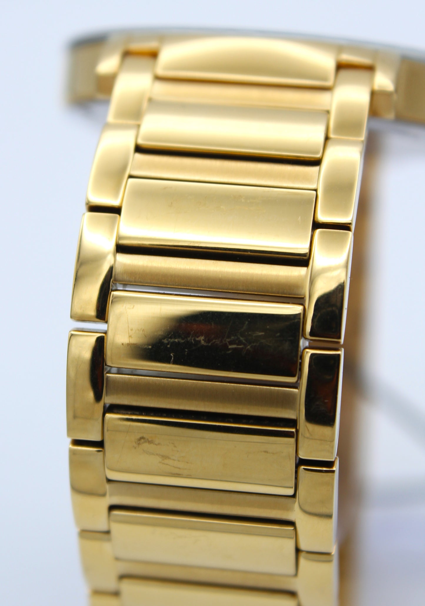Bulova Futuro 97D116 – Moderno y elegante con cristal edge-to-edge