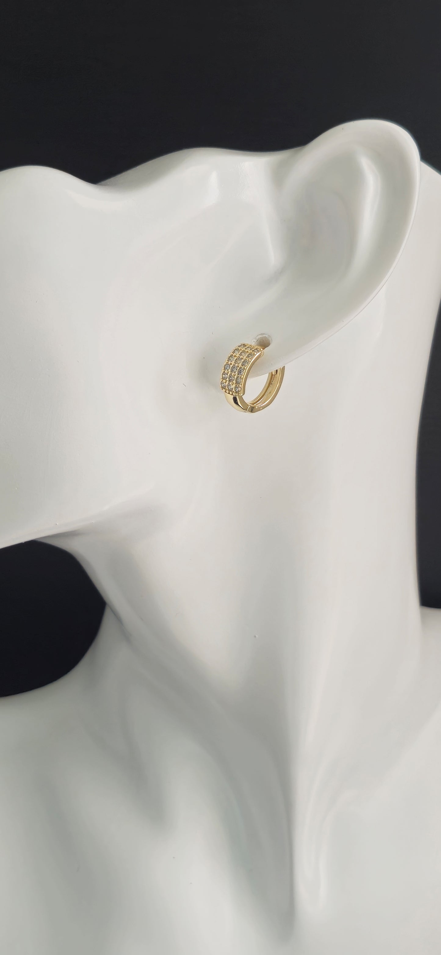 Aretes huggies con circonias