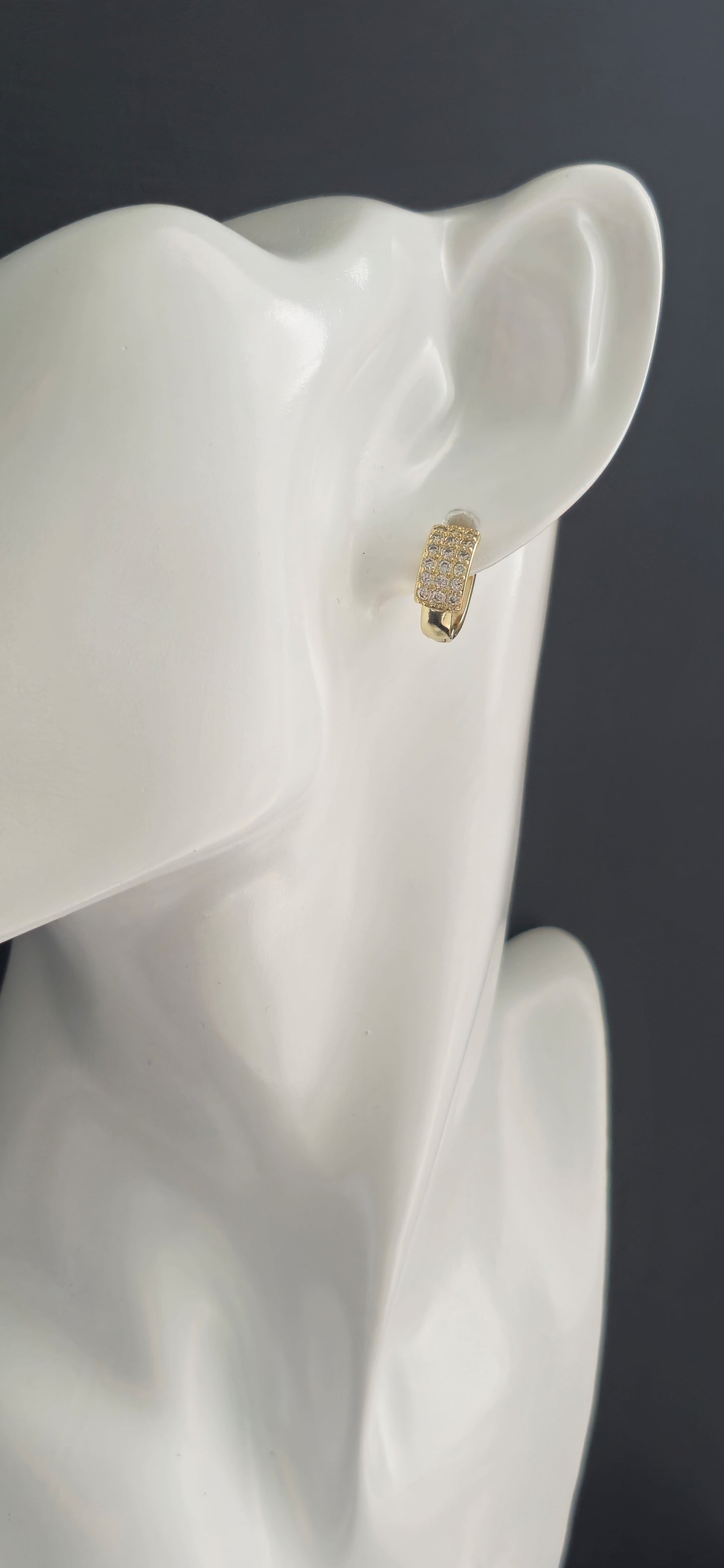 Aretes huggies con circonias