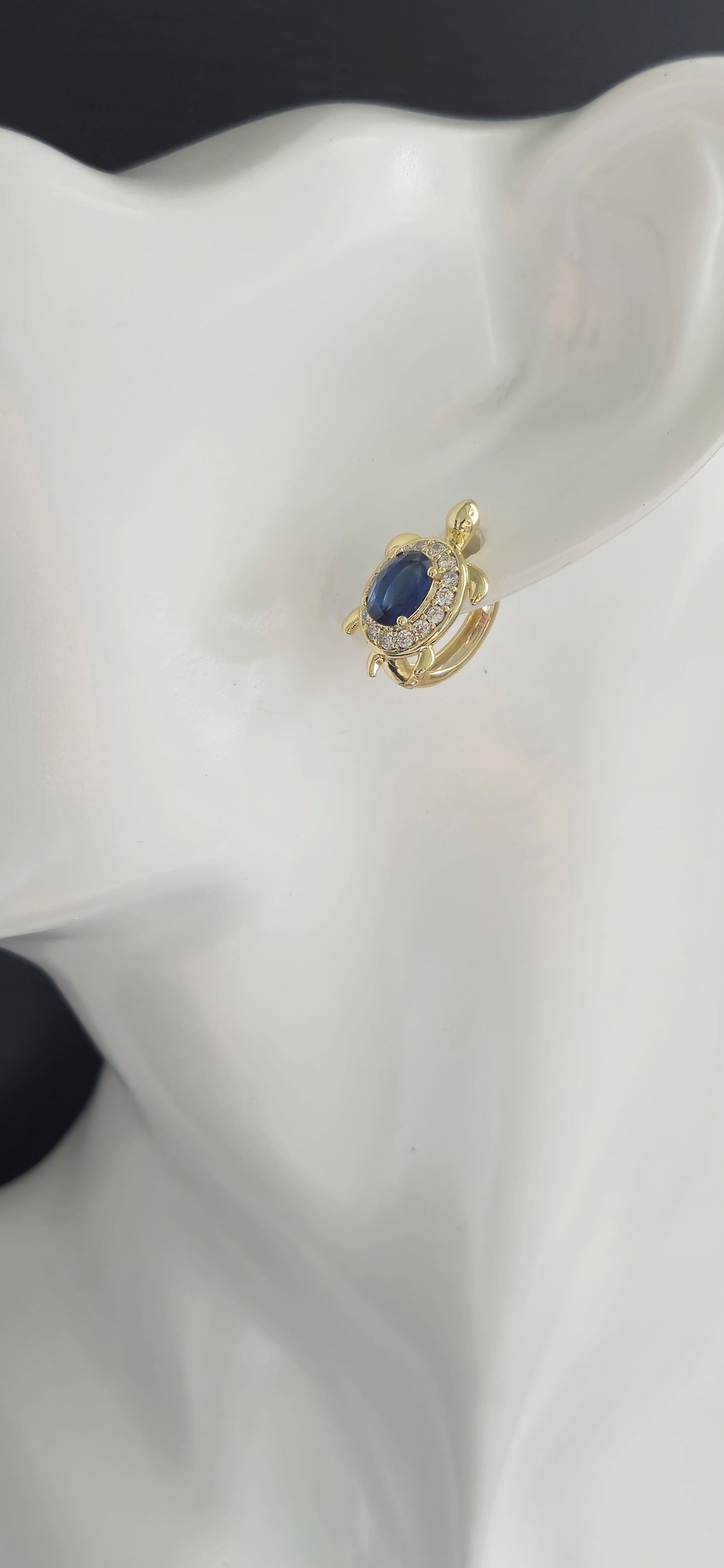 Aretes de tortuga con circones azul