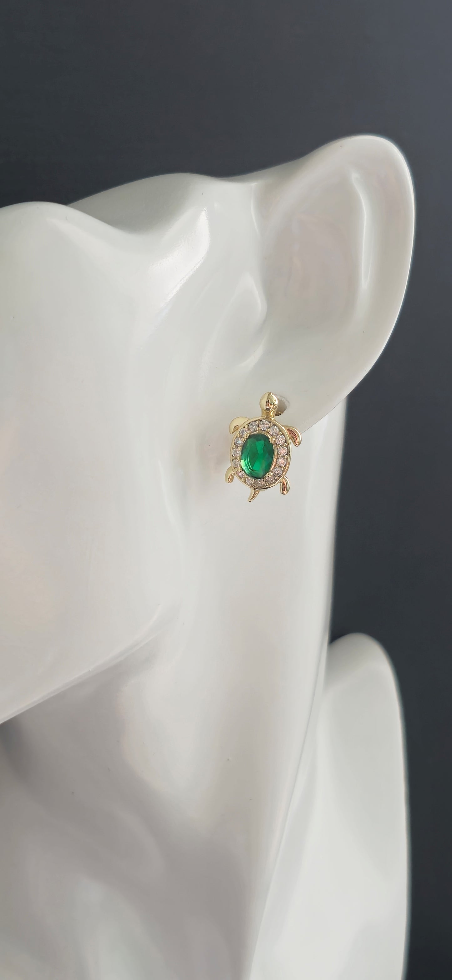 Aretes de tortuga con circones verde