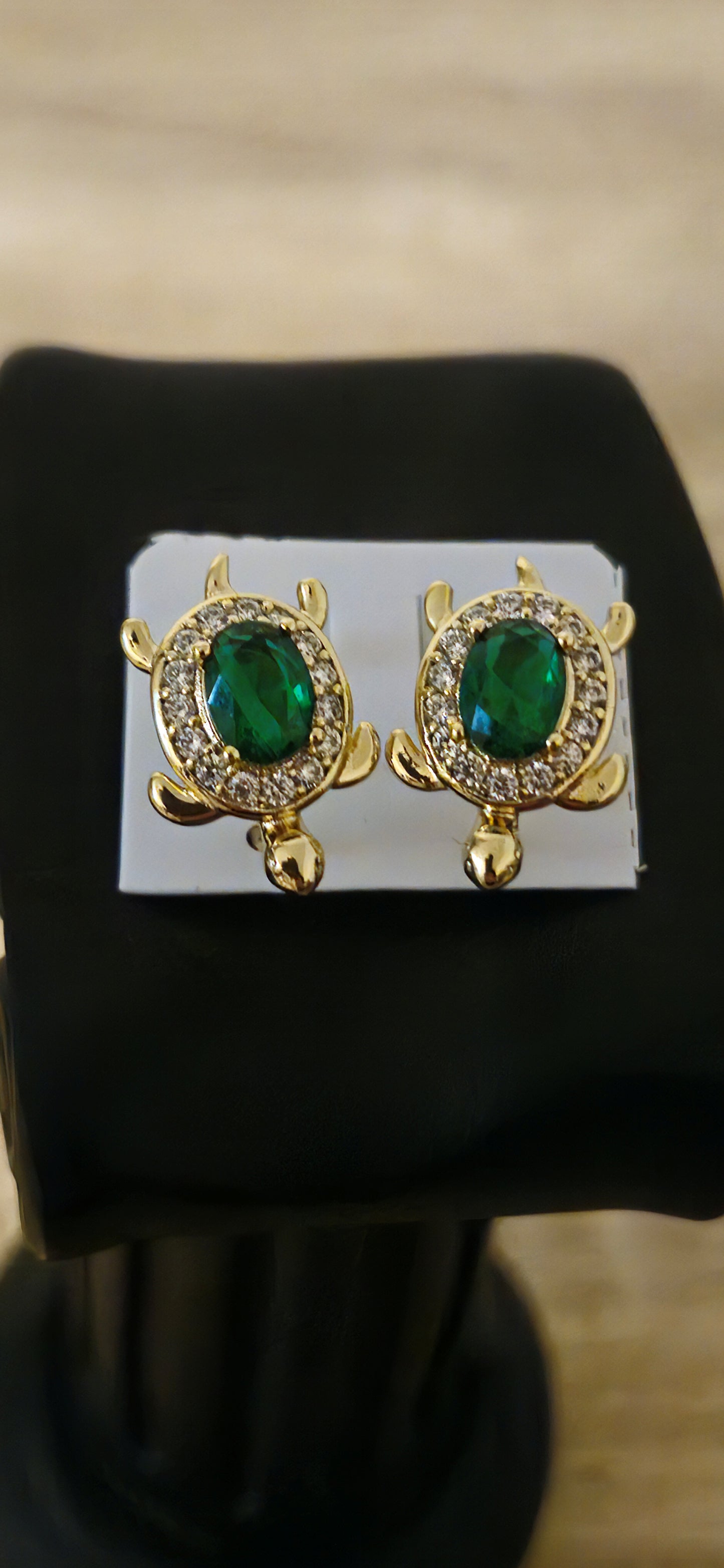 Aretes de tortuga con circones verde