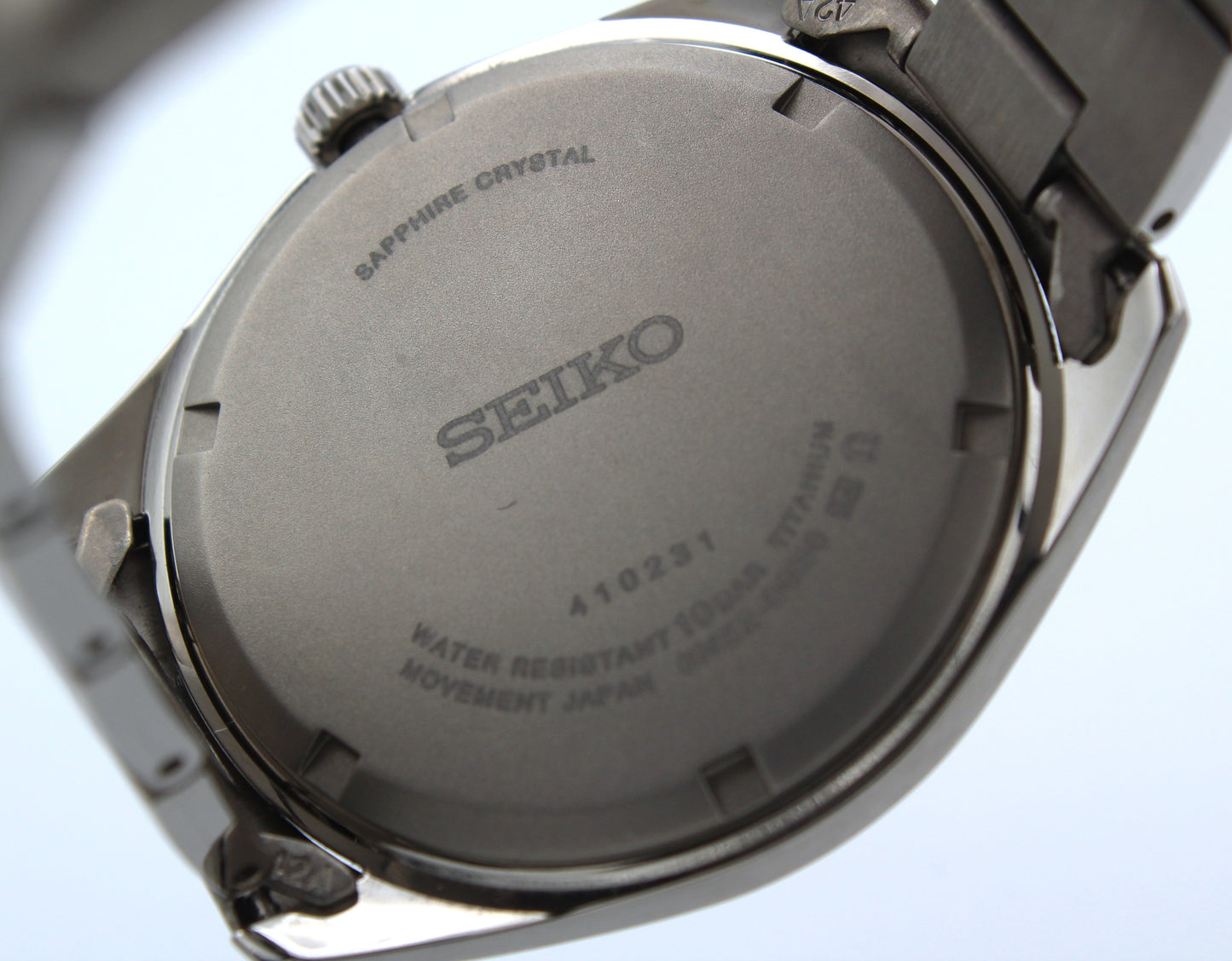 Seiko SUR375 – Clasico de titanio liviano y elegante