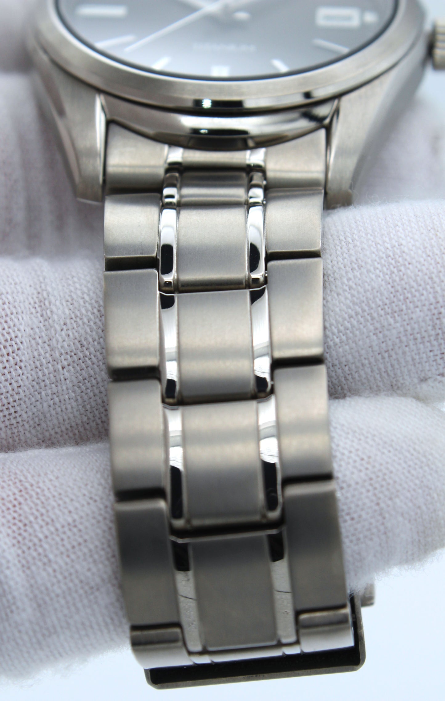 Seiko SUR375 – Clasico de titanio liviano y elegante