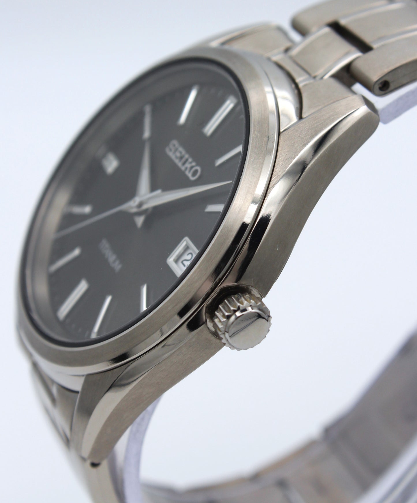 Seiko SUR375 – Clasico de titanio liviano y elegante