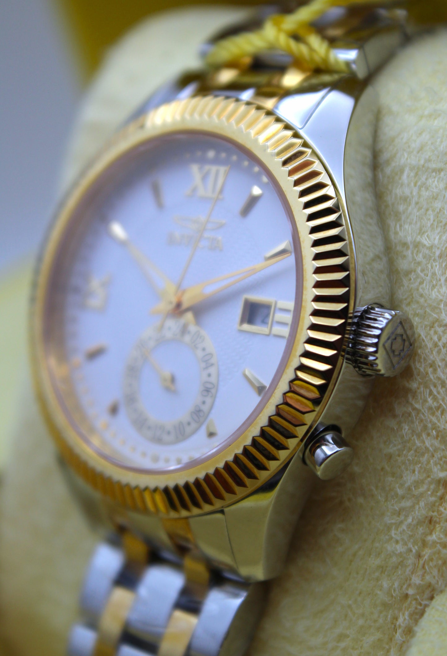 Invicta 18101 – Elegancia two-tone con estilo clásico