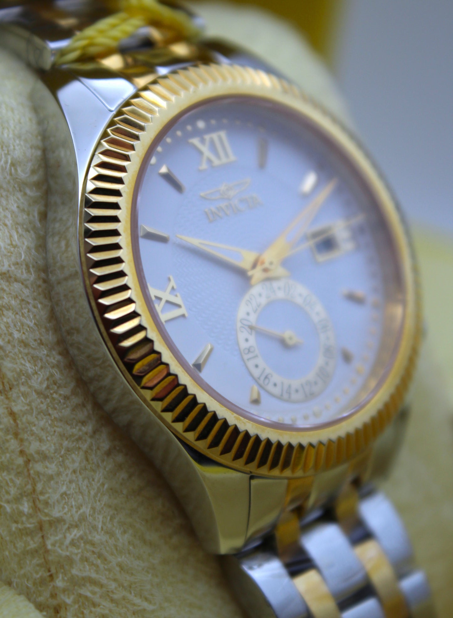 Invicta 18101 – Elegancia two-tone con estilo clásico