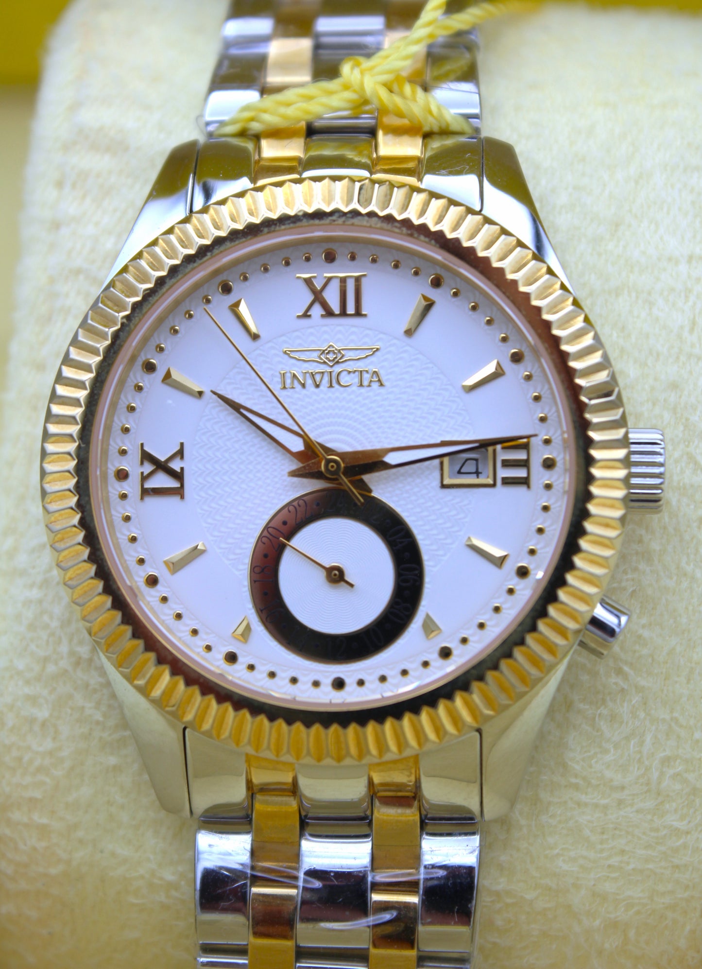 Invicta 18101 – Elegancia two-tone con estilo clásico