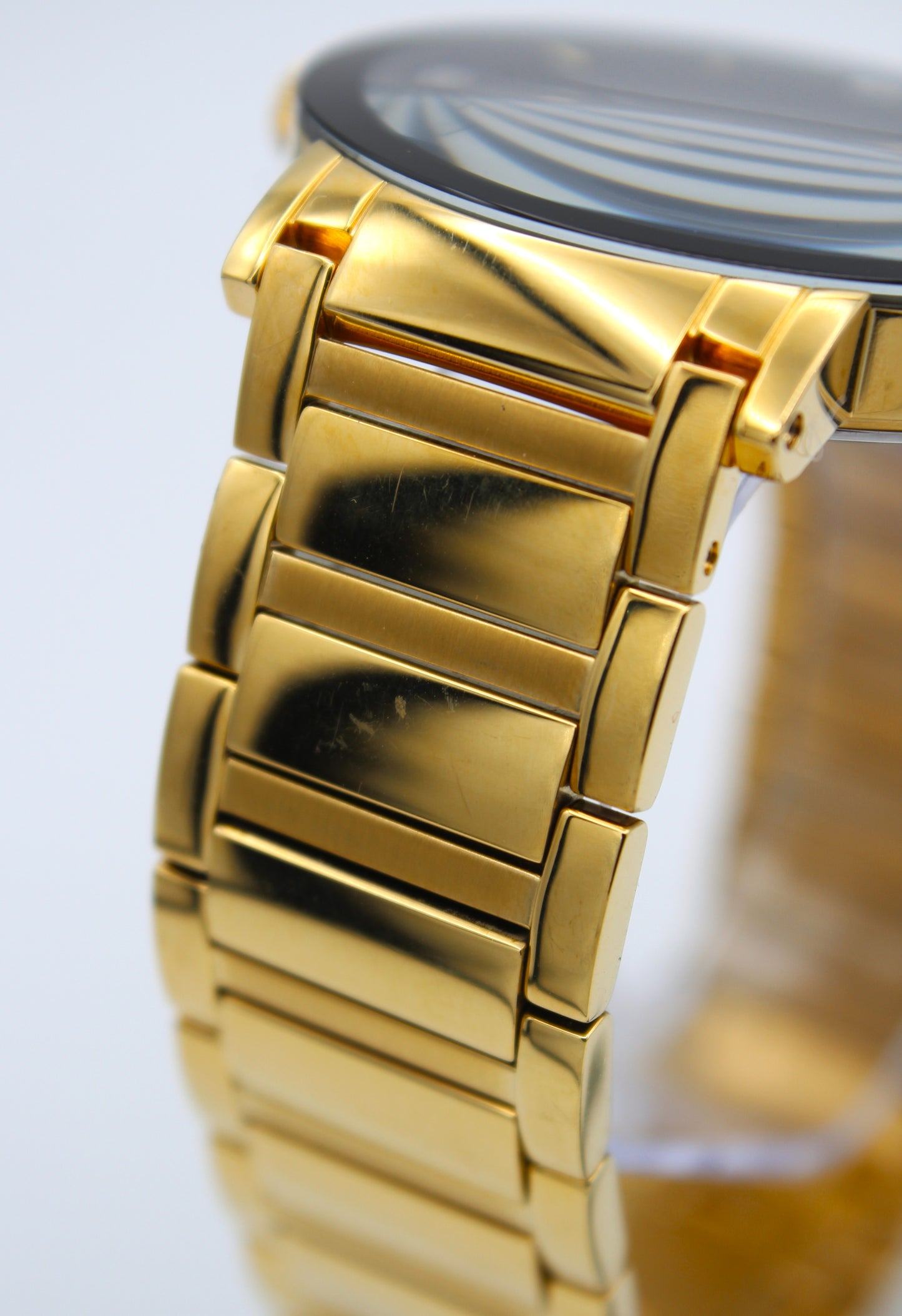 Bulova Futuro 97D116 – Moderno y elegante con cristal edge-to-edge